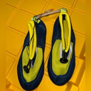 West loop water Shoes boys size 13/1